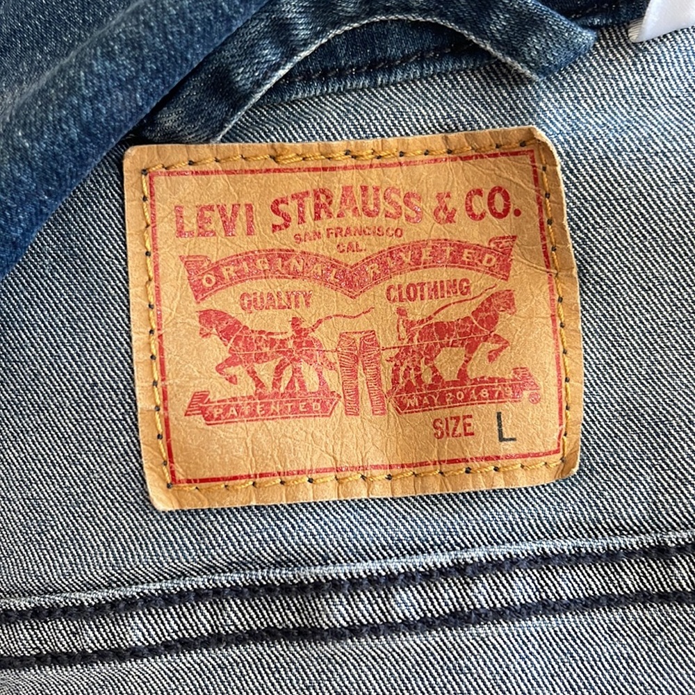 Levi’s Jacket! - Picture 4 of 4